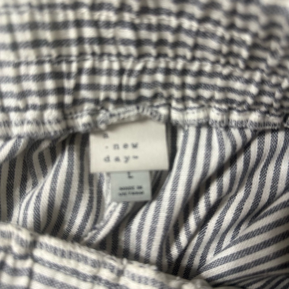 Women’s a new day large ruffled paper bag stripped loose casually dress shorts - Picture 2 of 4